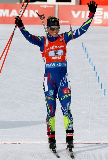 La Française Marie Dorin-Habert dans l'air d'arrivée du relais de biathlon d'Antholz-Anterselva, le 24 janvier 2016
