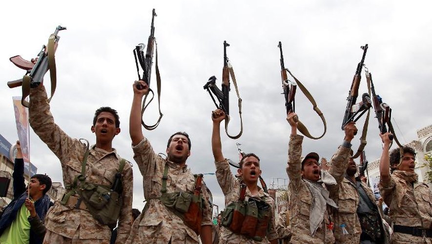 Des Yéménites pro-Houthis le 26 mars 2015 à Sanaa