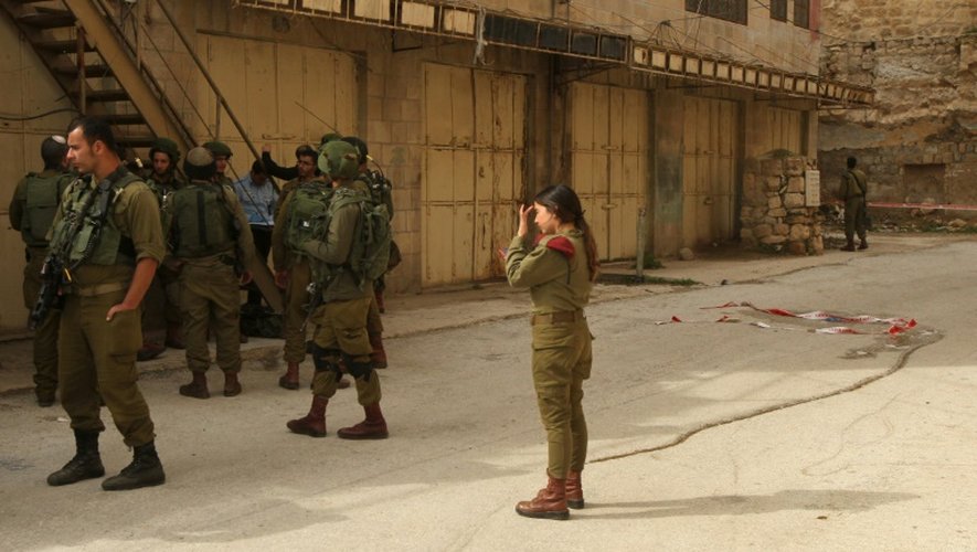 Des membres des forces de sécurité israéliennes, le 13 février 2016 à Hébron