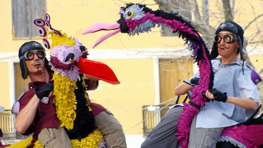 Les Drôle d’Oiseaux de la Cie Patenfer animeront notamment le défilé.