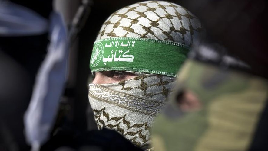 Un membre de la branche militaire du mouvement palestinien Hamas, les brigades Ezzedine al-Qassam, assiste à une conférence de presse à Gaza le 5 février 2015