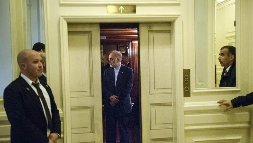 Le vice-président iranien, chef de l'Organisation iranienne de l'énergie atomique, Ali Akbar Salehi, attend dans l'ascenseur à l'hôtel Beau Rivage à Lausanne le 26 mars 2015