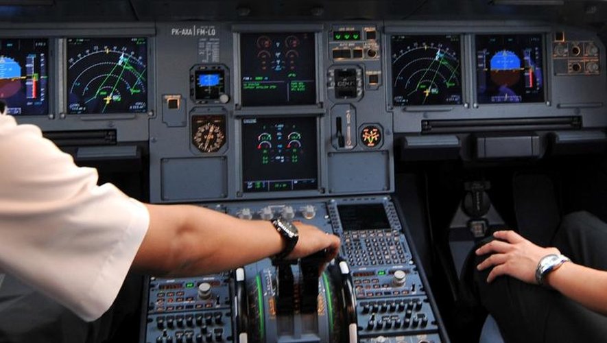 Photo d'un cockpit d'Airbus A320, prise le 24 septembre 2008