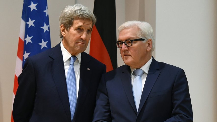 John Kerry, le secrétaire d'Etat américain et Frank-Walter Steinmeier, le ministre allemand des Affaires étrangères, à Munich, le 13 février 2016