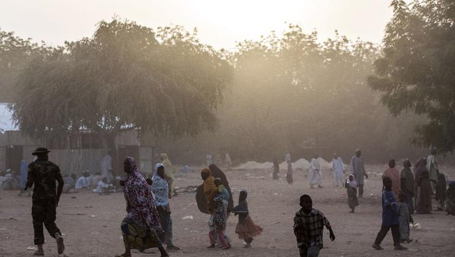 Des civils qui ont fui les combats à Bama se réfugient à Maiduguri dans un camp de fortune installé dans les faubourgs, le 25 mars 2015