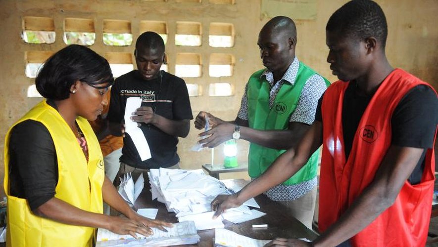Scrutins de bulletins de vote des élections parlementaires togolaises, le 25 juillet 2013 à Lomé