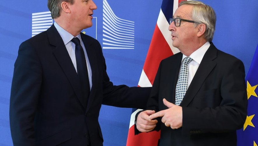 Le Premier ministre britannique David Cameron et le président de la Commission européenne Jean-Claude Juncker le 16 février 2016 à Bruxelles