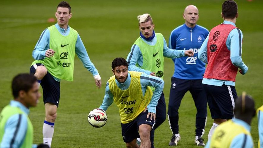 Les joueurs de l'équipe de France, dont l'attaquant Nabil Fekir (c), à l'entraînement le 28 mars 2015 à Geoffroy-Guichard