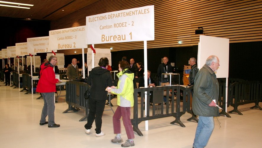 A Rodez, les premiers électeurs sont arrivés dès l'ouverture des portes des bureaux de vote.