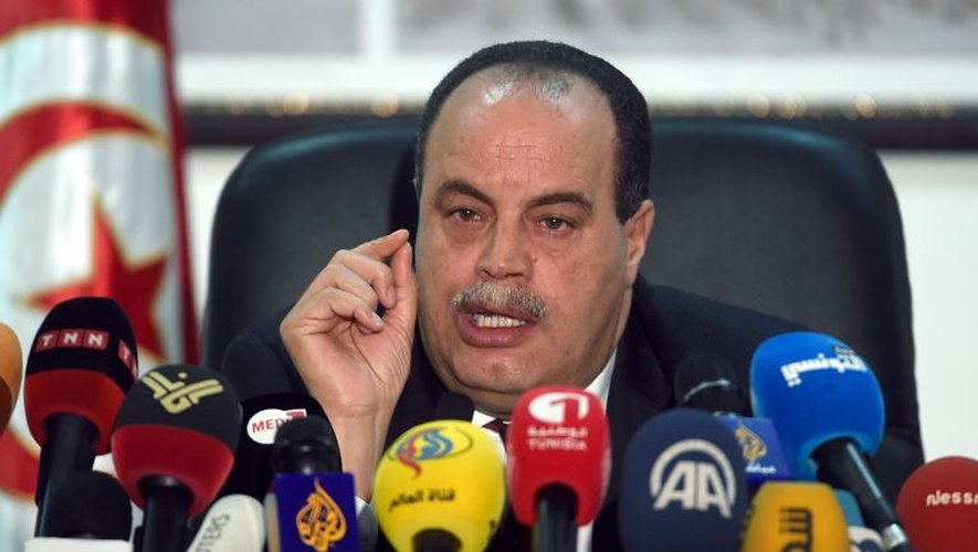 Le ministre tunisien de l'Intérieur Mohamed Najem Gharsalli lors d'une conférence de presse le 26 mars 2015 à Tunis