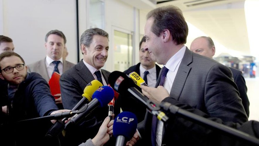 Les présidents de l'UMP et de l'UDI, Nicolas Sarkozy et Jean-Christophe Lagarde, se retrouvent devant la presse après leur entretien post-électoral au siège de l'UMP, le 30 mars 2015 à Paris