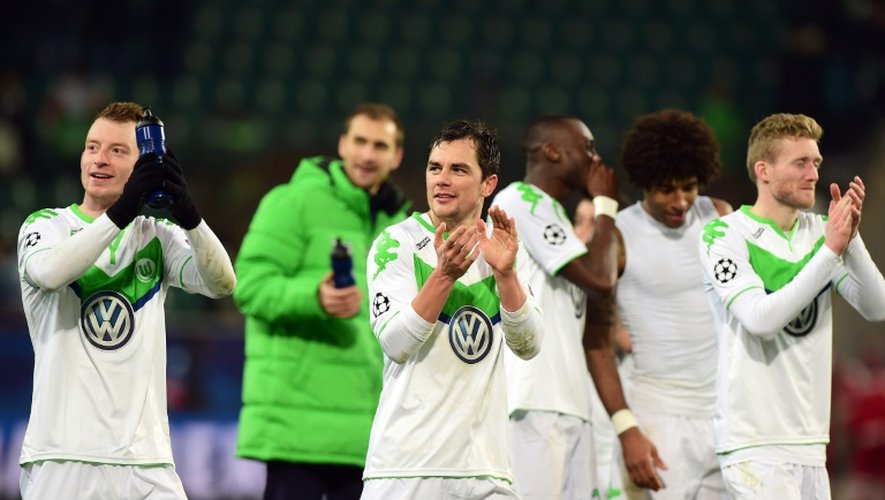 Des joueurs de Wolfsburg fêtent leur victoire face à Manchester United en Ligue des champions, le 8 décembre 2015 à Wolfsbourg