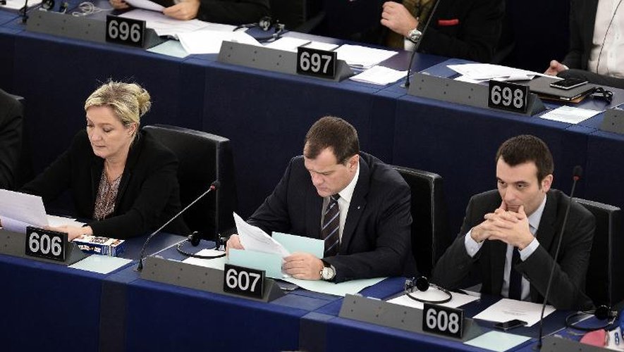 Les députés européens du FN, Marine Le Pen, Louis Alliot et Florian Philippot, siègent au Parlement européen de Strasbourg, le 16 décembre 2014