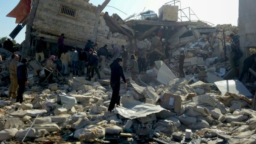 Image fournie par Médecins sans frontières le 16 février 2016, des ruines d'un hôpital bombardé la veille dans la province syrienne d'Idlib, au nord du pays