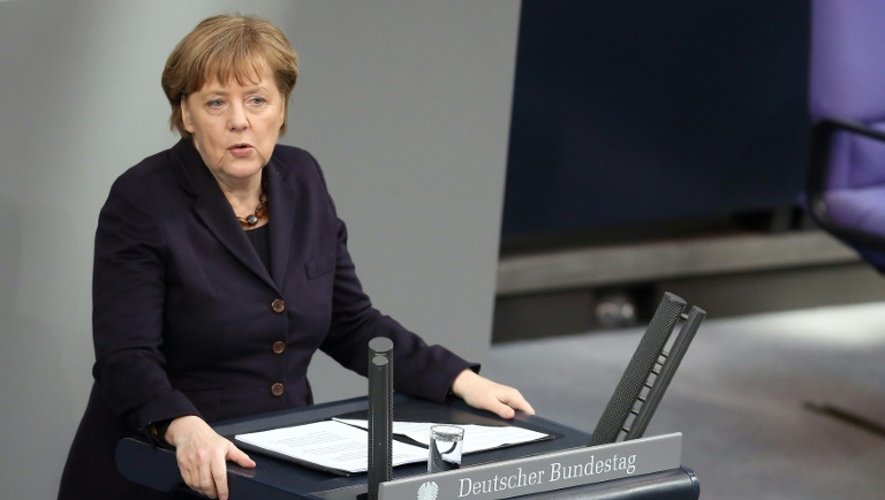 La chancelière allemande Angela Merkel s'adresse au Bundestag, le 17 février 2016 à Berlin,  avant la réunion du Conseil européen à Bruxelles