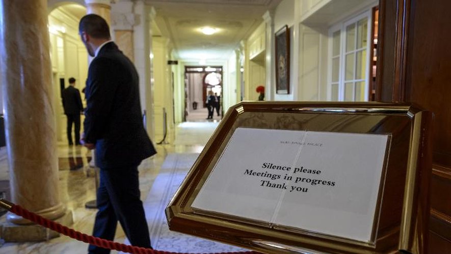 "Silence, des réunions en cours", demande un panneau dans un couloir conduisant au salon de l'Hôtel Beau Rivage de Lausanne, Suisse, où le 31 mars 2015 se déroulaient les négociations entre l'Iran et les grandes puissances
