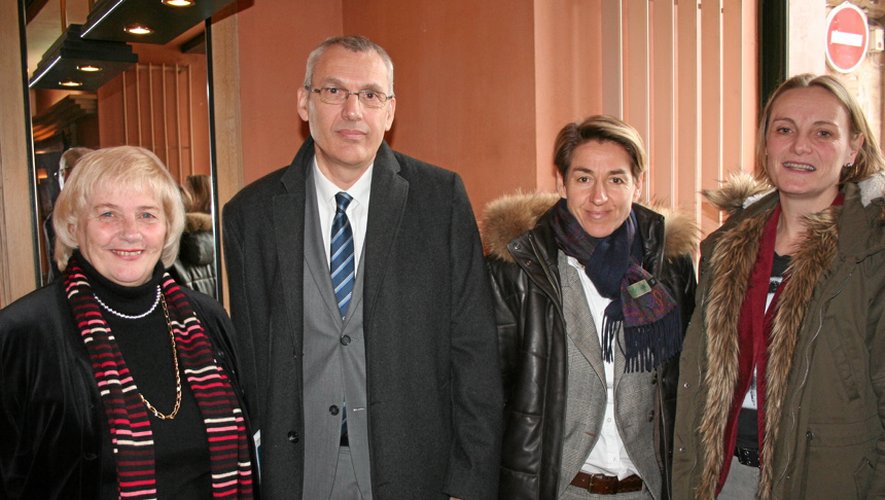 Les cinq élus municipaux d’opposition (sauf Joseph Donore qui n’était pas sur la photo), ont officialisé leur divorce avec le chef de file et député, Yves Censi.