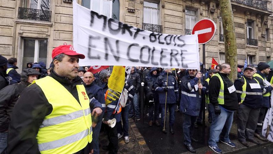 Manifestation des employés de MoryGlobal devant le ministre des Transports à Paris, le 26 mars 2015