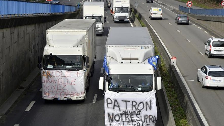 Des employés du transporteur routier MoryGlobal, manifestent le 31 mars 2015 sur le périphérique de Nantes