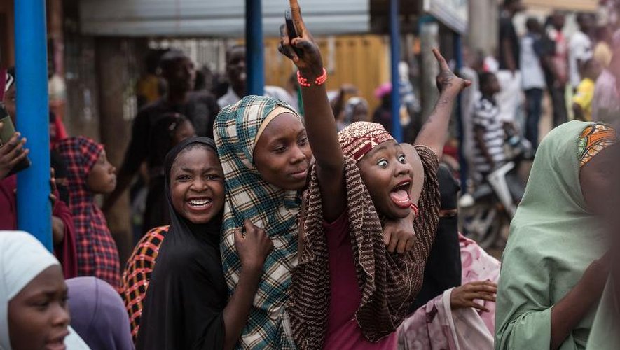 Scènes de liesse le 31 mars 2015 à Kaduna, une ville du nord du Nigeria, suite à l'annonce de la victoire du candidat de l'opposition Mohammadu Buhari dans l'élection présidentielle