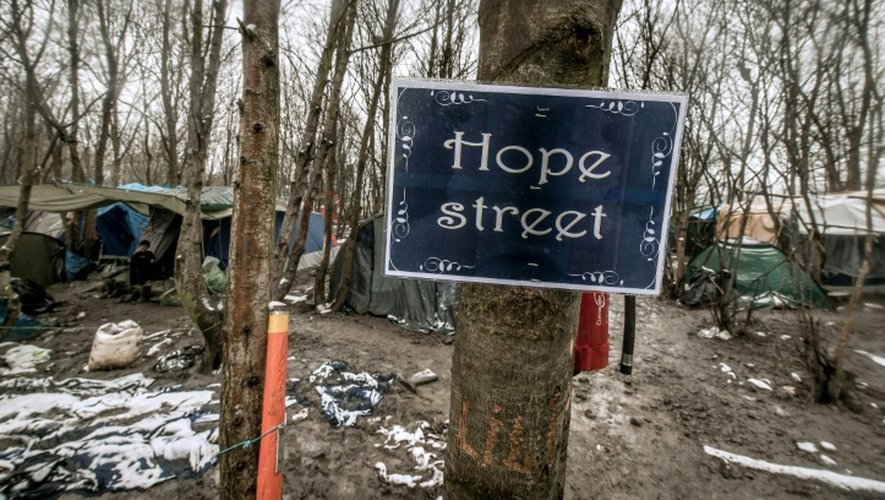 Une fausse plaque de rue du camp de migrants de Grande-Synthe, le 18 février 2016