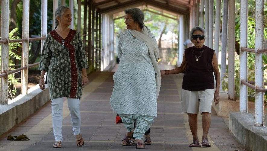 Des résidentes du Dignity Lifestyle Retirement Township, l'un des premiers villages pour retraités d'Inde, le 10 mars 2015 à Neral