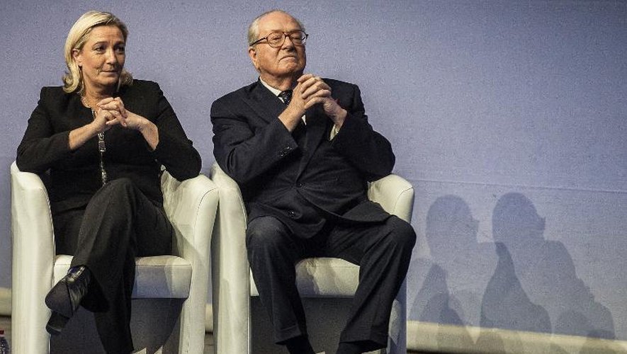 La présidente du Front national, Marine Le Pen et son père, Jean-Marie Le Pen, le 29 novembre 2014, à Lyon
