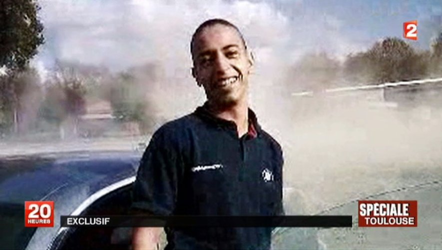 Capture d'écran du 21 mars 2012 d'un reportage de France2 montrant Mohamed Merah