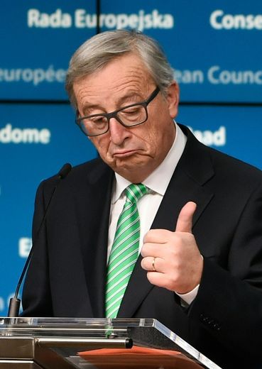 Le président de la Commission européenne Jean-Claude Juncker en conférence de presse à l'issue du sommet européen sur le Royaume-Uni, à Bruxelles, le 20 février 2016