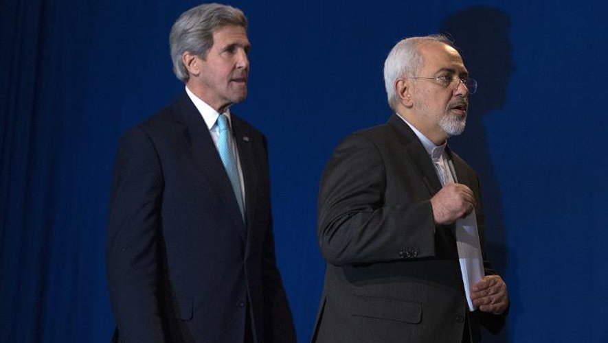 Le secrétaire d'Etat américain John Kerry et le ministre iranien des Affaires étrangères Javad Zarif à Lausanne en Suisse, le 2 avril 2015