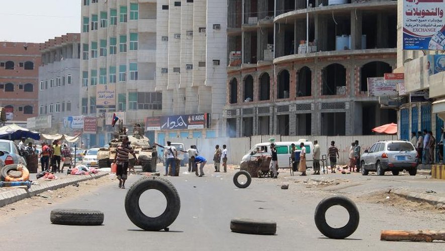Combats entre rebelles et comités populaires le 2 avril 2015 à Aden