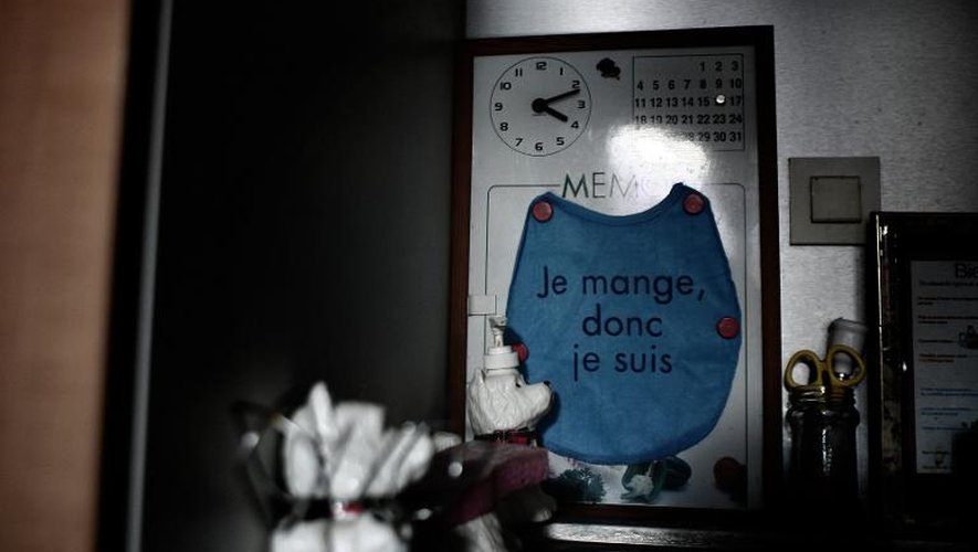 Aide-mémoire -"Je mange, donc je suis"- photographié le 23 janvier 2007 dans la cuisine d'Elize, une jeune femme de 20 ans habitant Lille, en processus de rétablissement d'une anorexie développée deux ans plus tôt