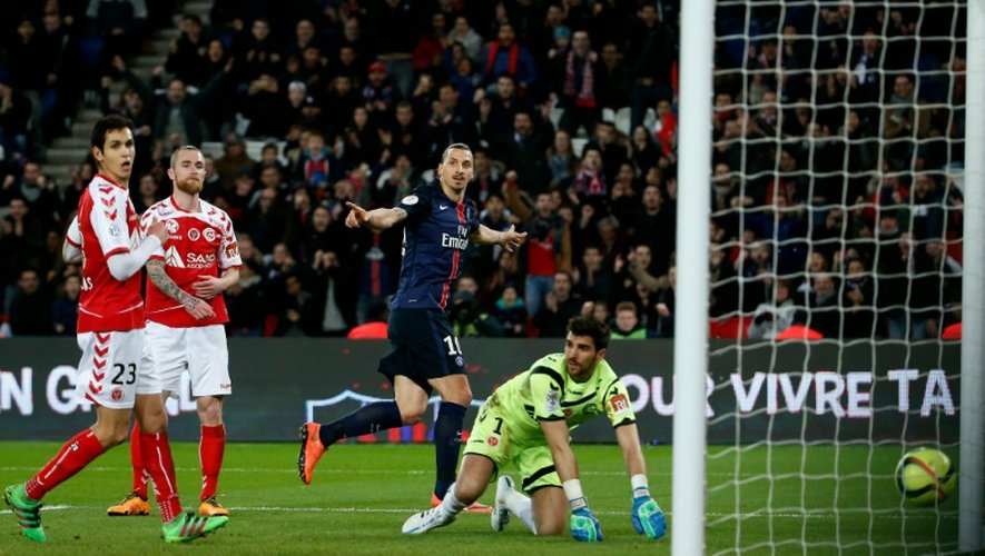 L'attaquant du PSG Zlatan Ibrahimovic inscrit un but face à Reims, le 20 février 2016 au Parc des Princes