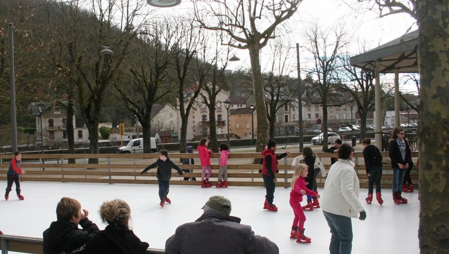 La patinoire synthétique de la société tarn-et-garonnaise
Ice Trak Show fera le bonheur de tous les patineurs, les débutants comme les confirmés, jusqu’au 13 mars,
de 10 heures à 20 heures.