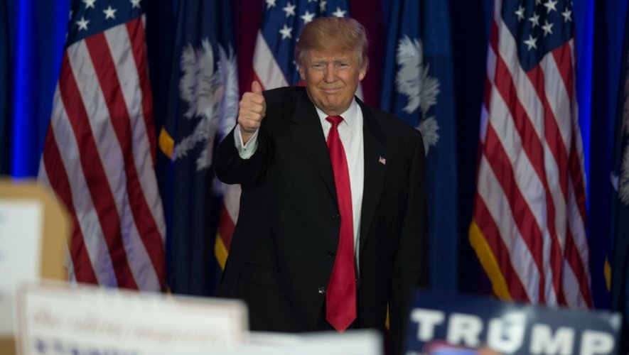 Donald Trump célébre sa victoire à la primaire de Caroline du Sud, le 20 février 2016 à Spartanburg