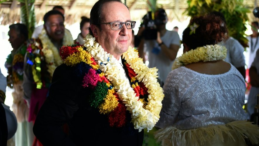 François Hollande lors d'une cérémonie de bienvenue le 22 février 2016 à Wallis
