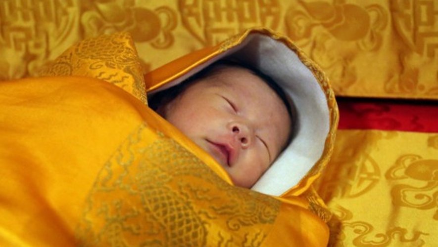Bebe Naissance Du Petit Prince De L Himalaya Centrepresseaveyron Fr