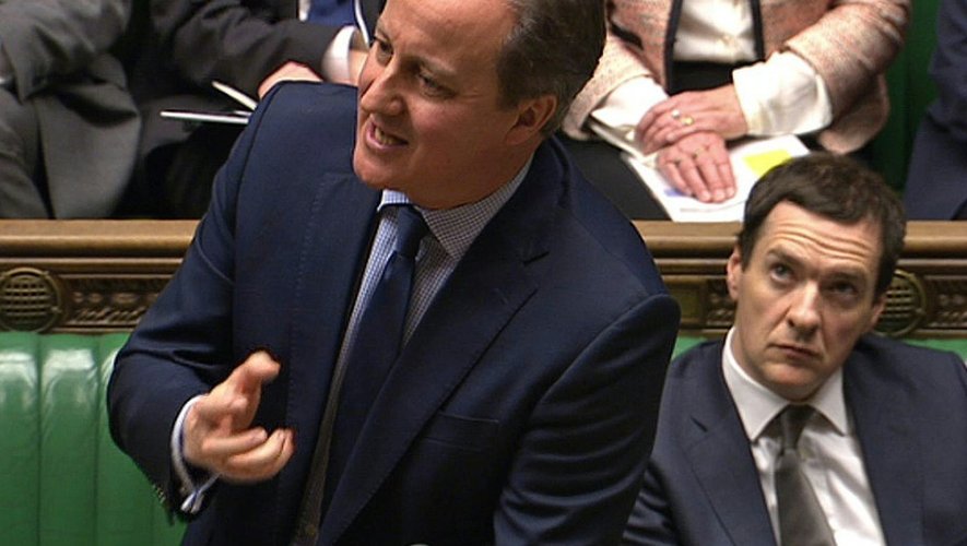 Capture d'image d'une retransmission par les services du Parlement montrant David Cameron s'adressant à la Chambre des Communes