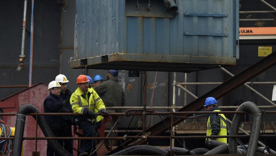 Des ouvriers sur un chantier naval de Vigo, dans le nord-ouest de l'Espagne, le 21 janvier 2015