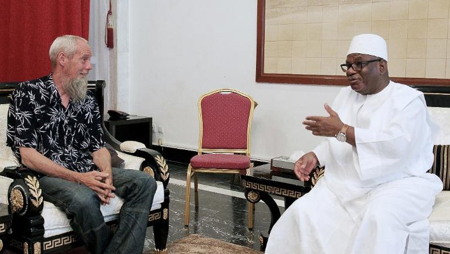 L'ex-otage néerlandais Sjaak Rijke rencontre le président du Mali Ibrahim Boubacar Keïta, le 7 avril 2015 à Bamako