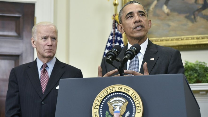 Le président américain Barack Obama et le vice-président Joe Biden (G), le 23 février à la Maison Blanche