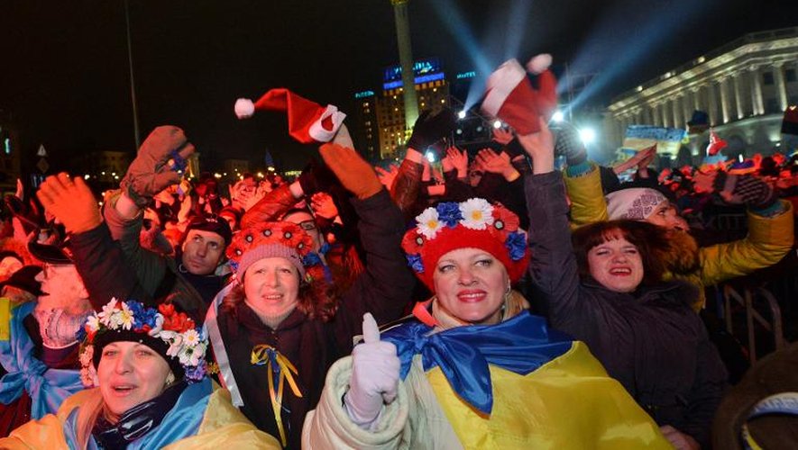 Des pro-Européens fêtent le réveillon le 31 décembre 2013 sur la place de l'Indépendance à Kiev