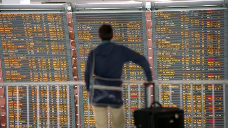 La grève lancée par un syndicat de contrôleurs aériens entraîne des perturbations "conformes aux prévisions", dans les aéroports parisiens d'Orly et de Roissy