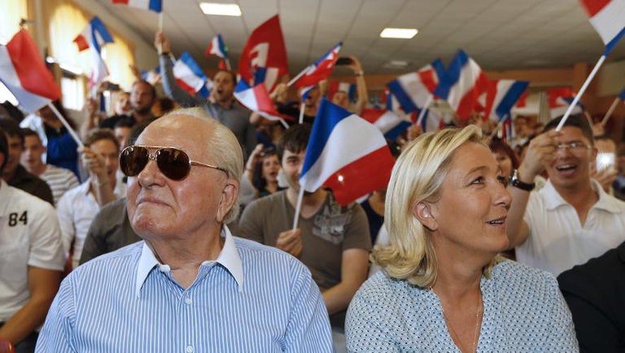 Marine Le Pen (droite) et Jean-Marie Le Pen à Fréjus le 7 septembre 2014