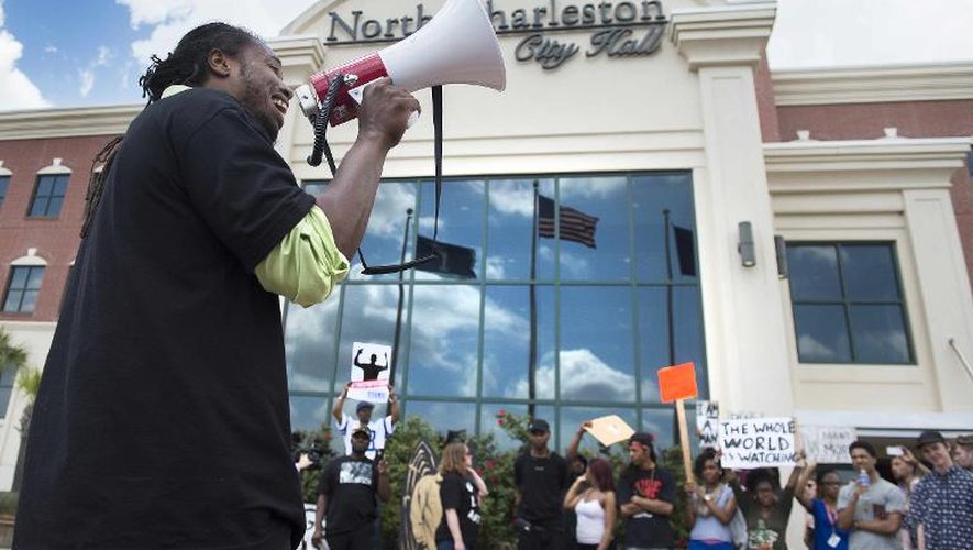 Rassemblement devant la mairie de North Charleston en Caroline du Sud le 8 avril 2015