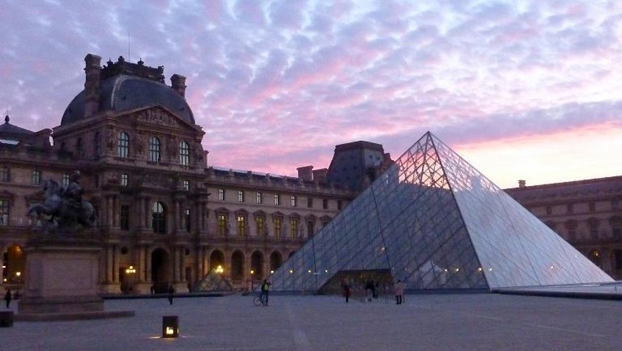 Le musée du Louvre à Paris photographié le 27 octobre 2011