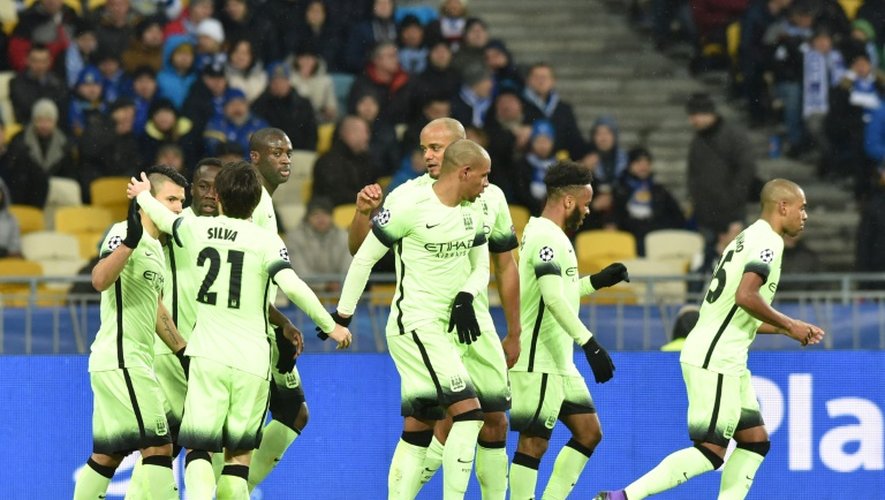 La joie des joueurs de Manchester City après le but de Sergio Agüero (g) face au Dynamo, le 24 février 2016 à Kiev