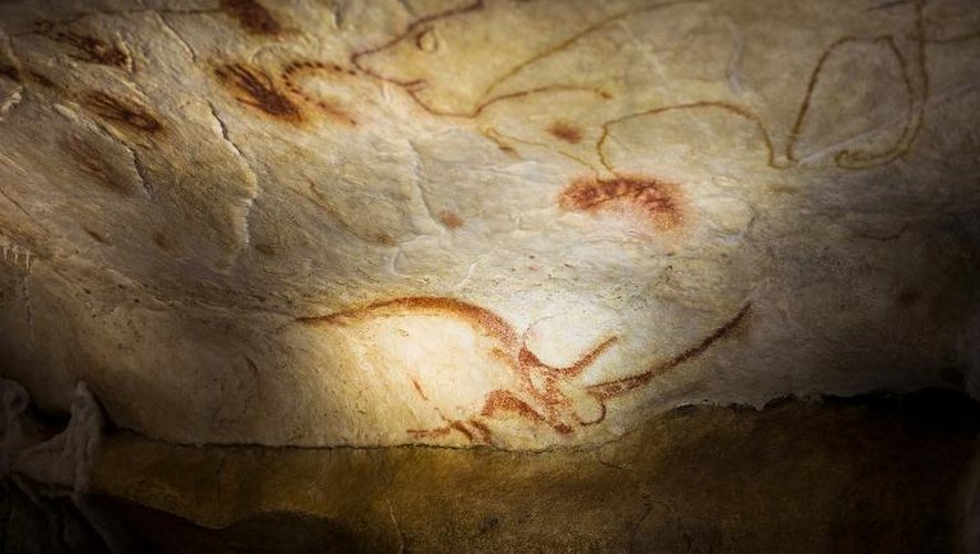 Un détail de la reproduction des fresques de la grotte Chauvet à Vallon Pont D'Arc le 8 avril 2015