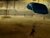 Trois «base jumpers» sautent à minuit de la cathédrale de Rodez