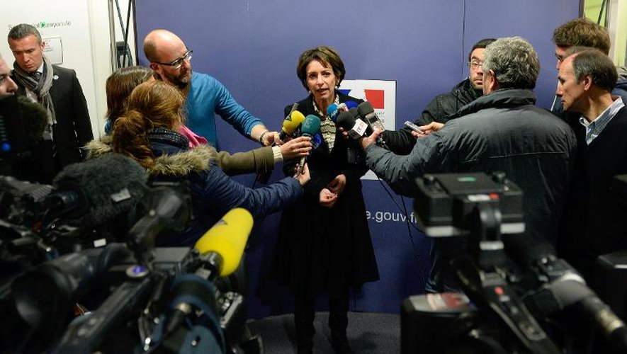 La ministre des affaires sociales et de la santé Marisol Touraine répond aux journalistes lors d'une visite à la maternité de Chambéry le 5 janvier 2014